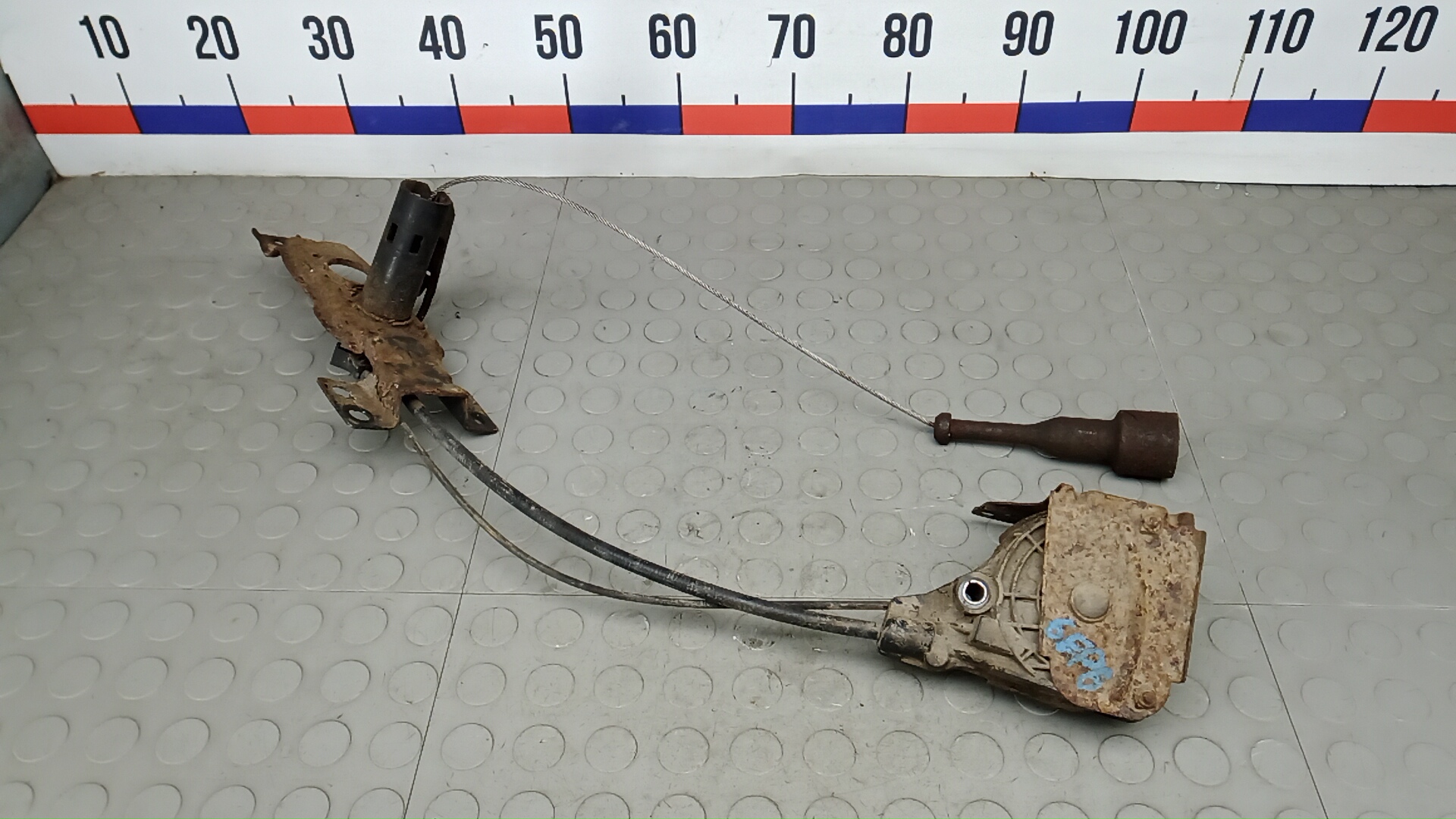 Механизм подъема запасного колеса