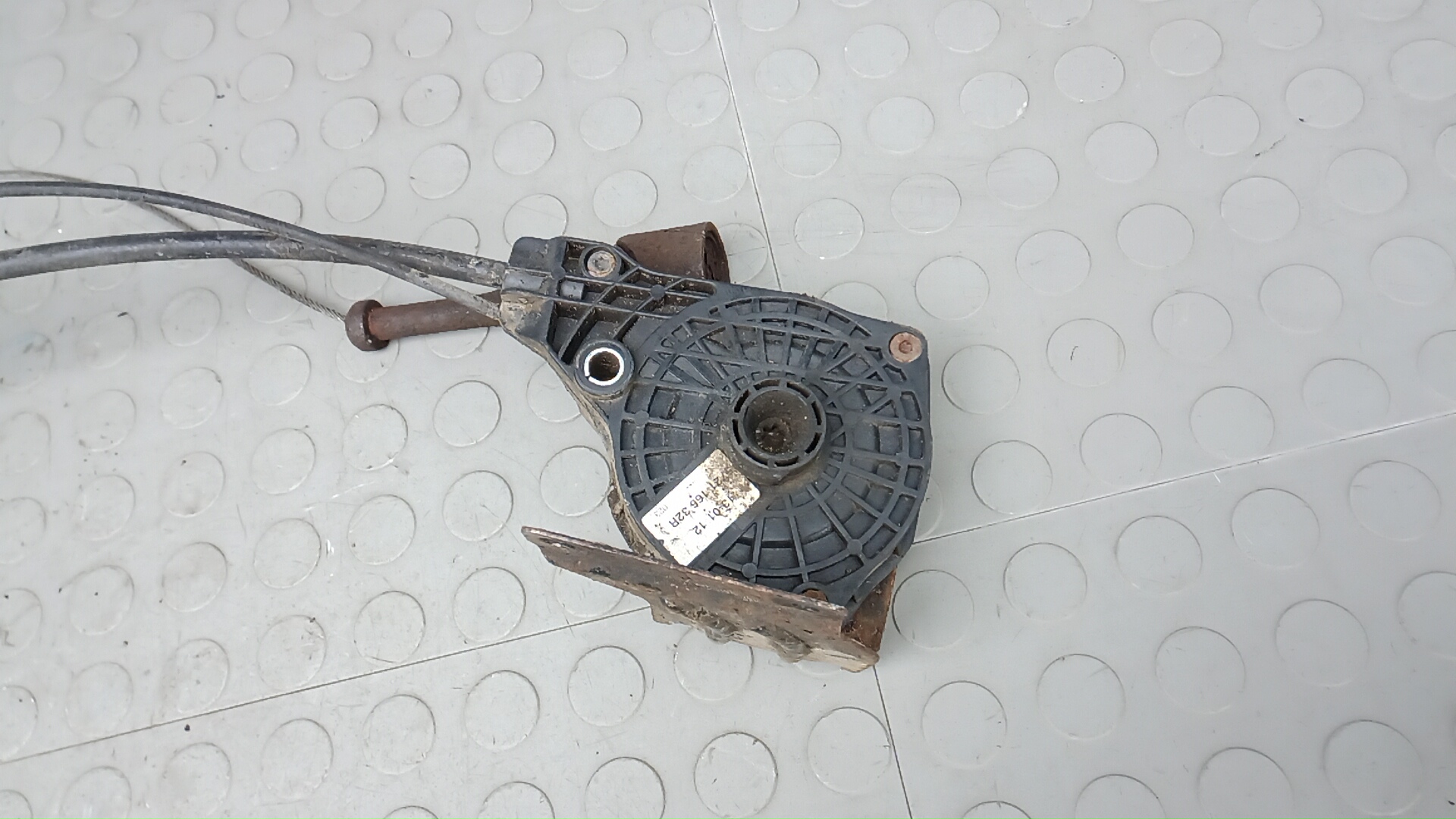 Механизм подъема запасного колеса