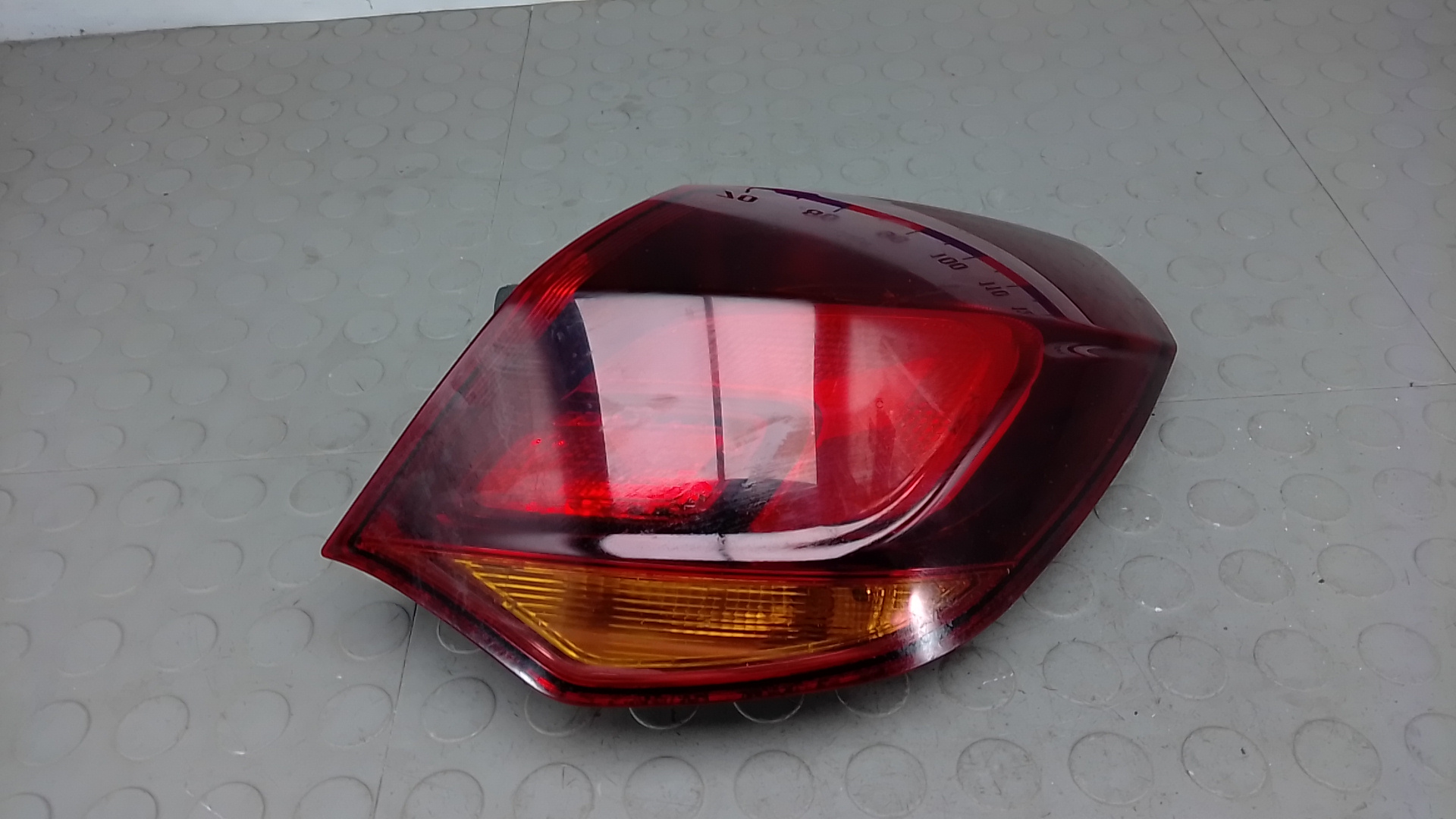 Фонарь задний правый