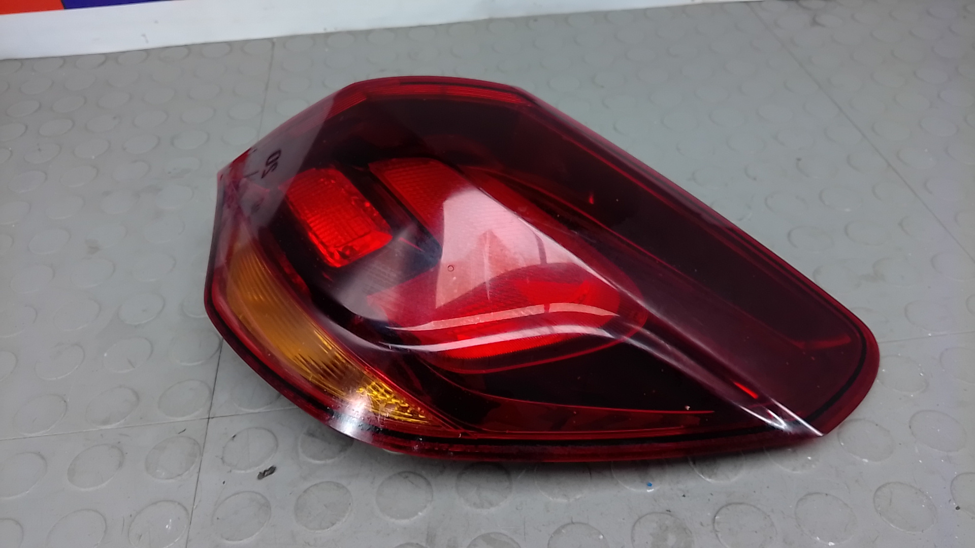 Фонарь задний правый