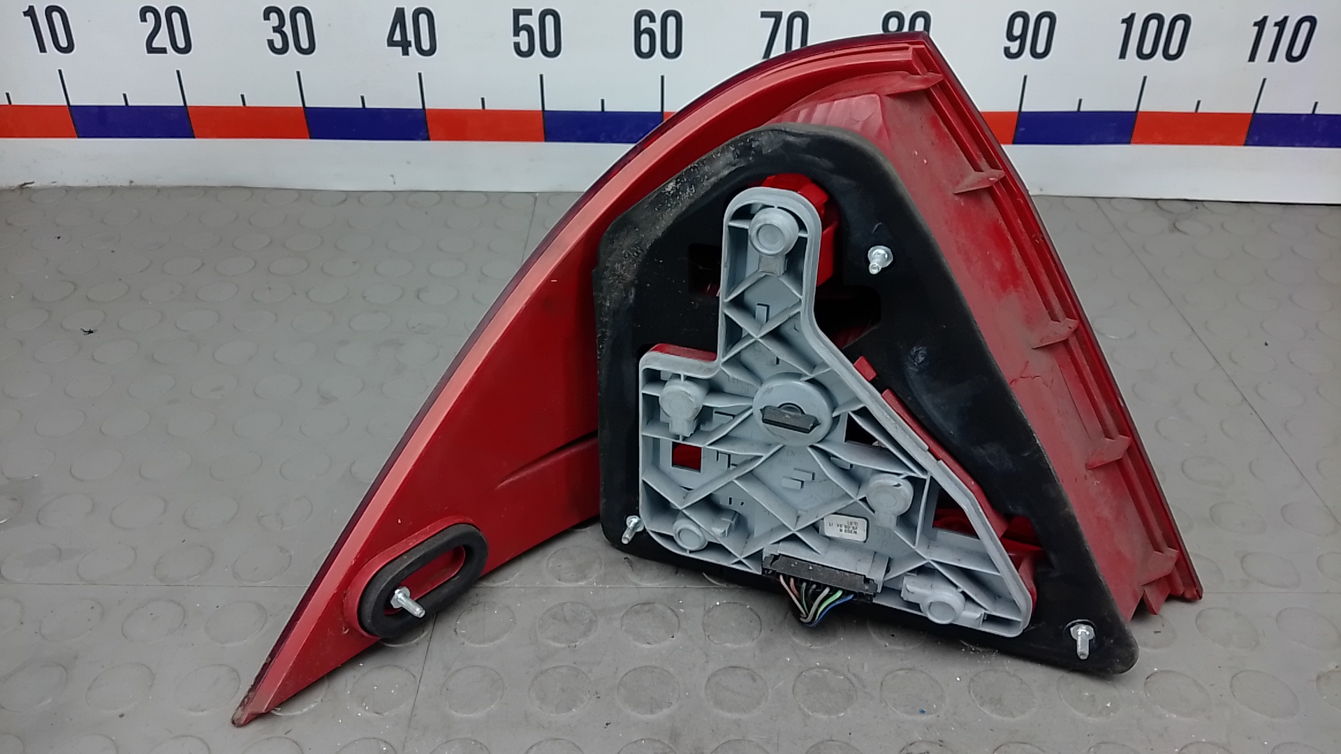 Фонарь задний правый