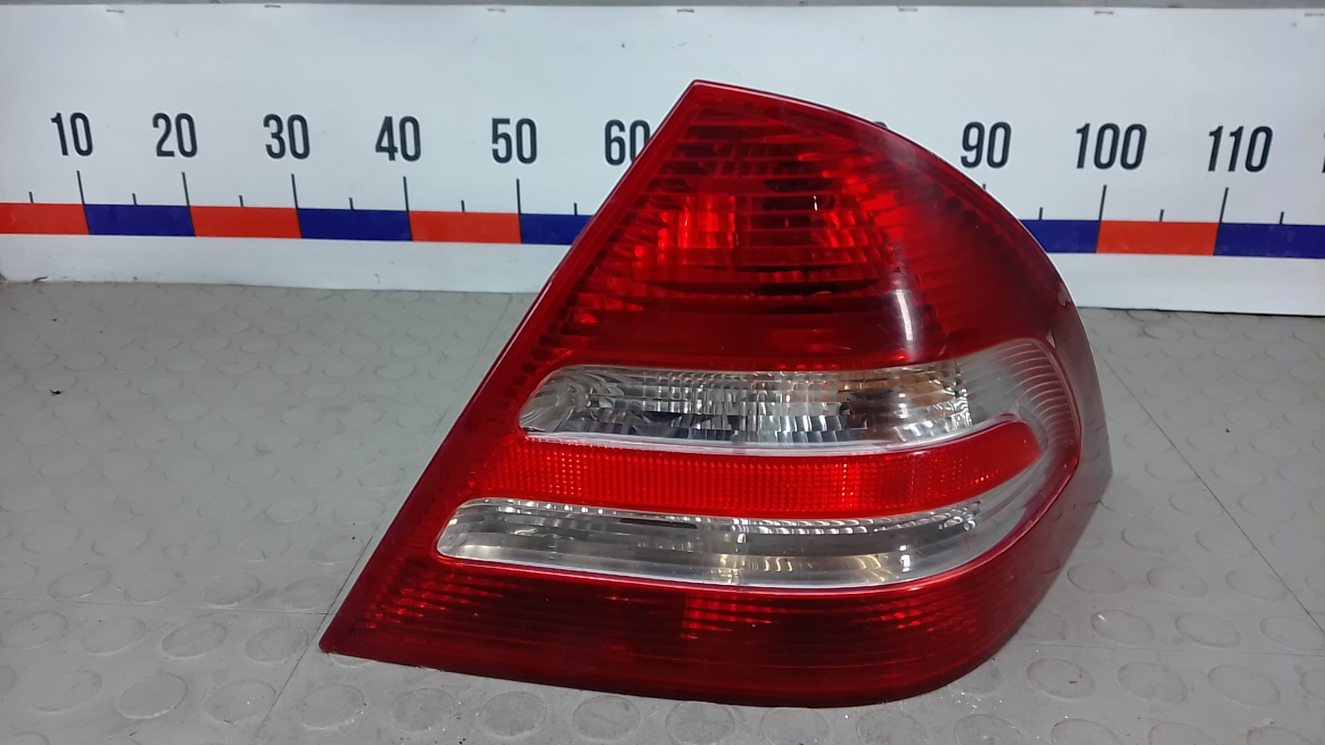 Фонарь задний правый