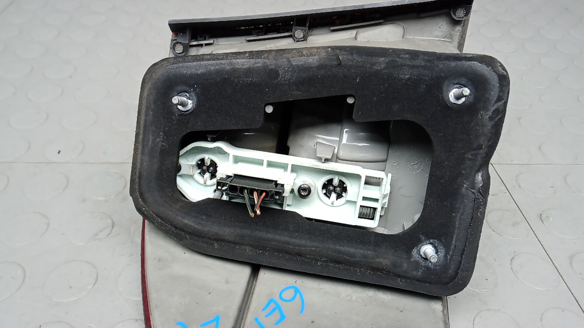 Фонарь задний правый