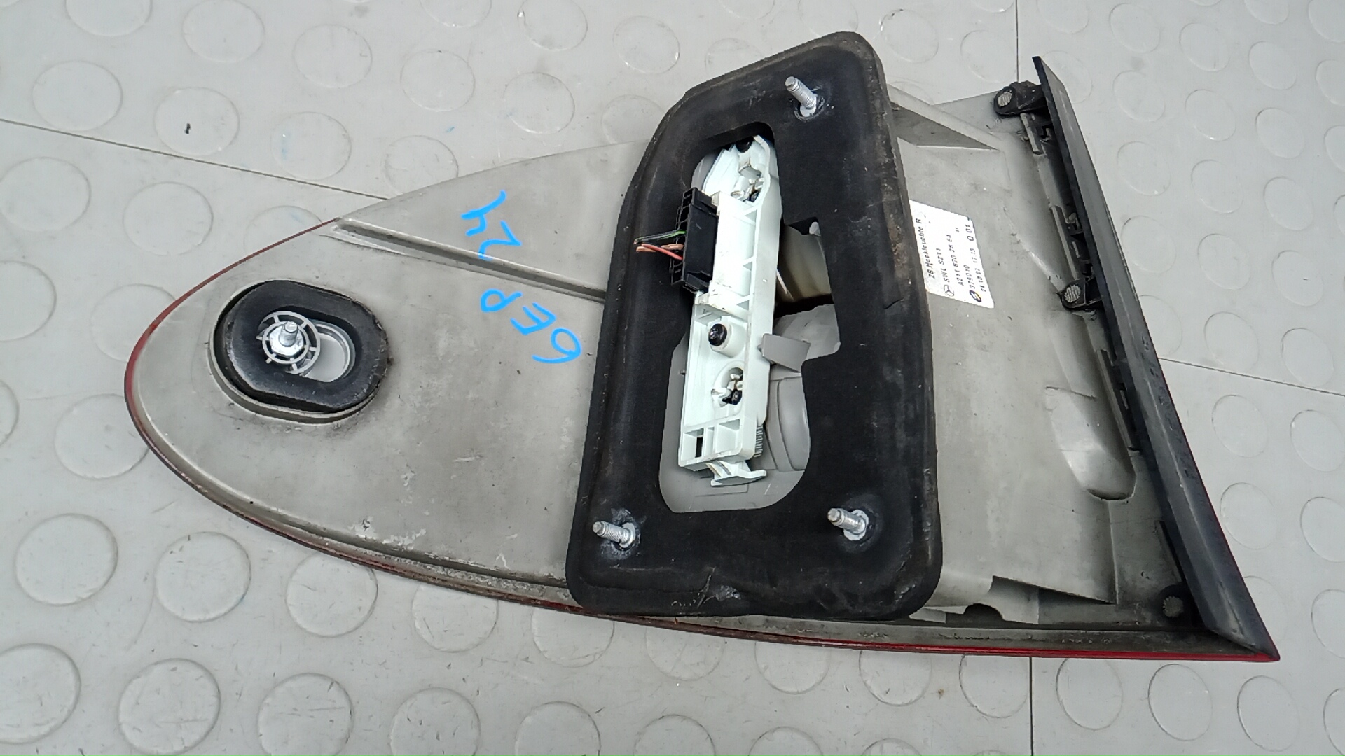 Фонарь задний правый