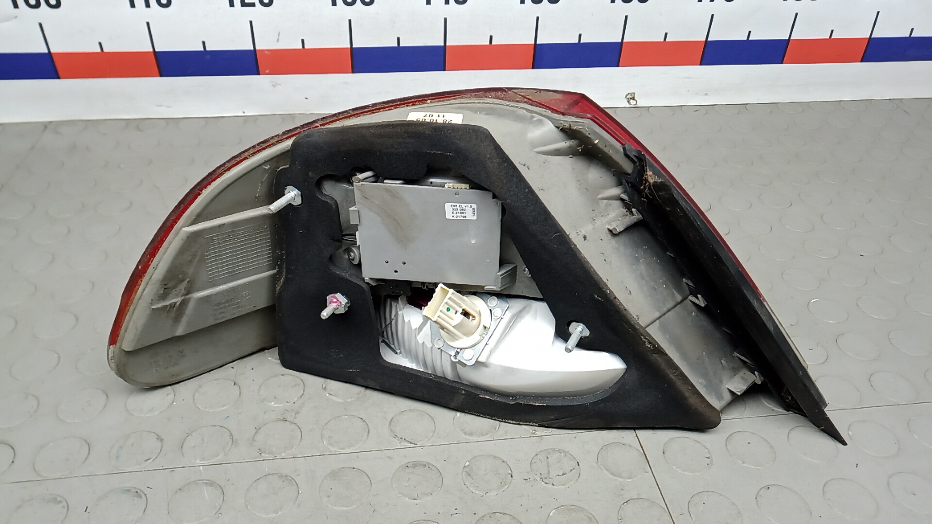 Фонарь задний правый