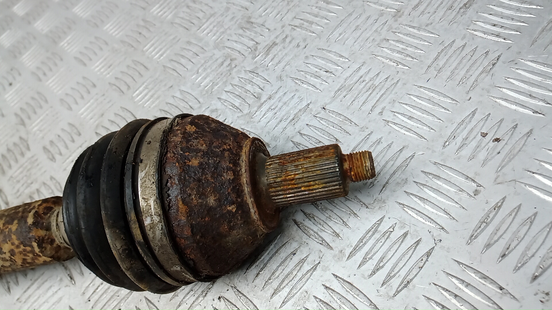 Полуось передняя правая