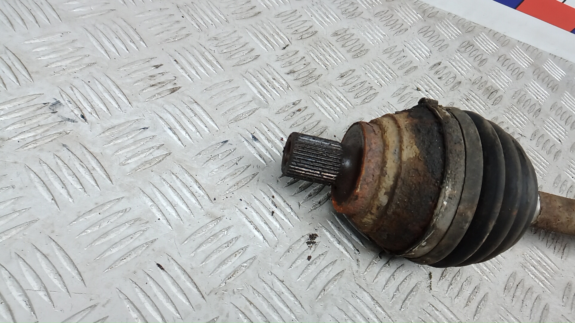 Полуось передняя левая