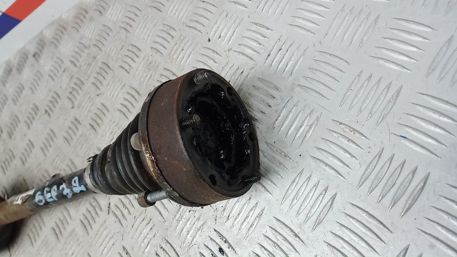 Полуось передняя левая