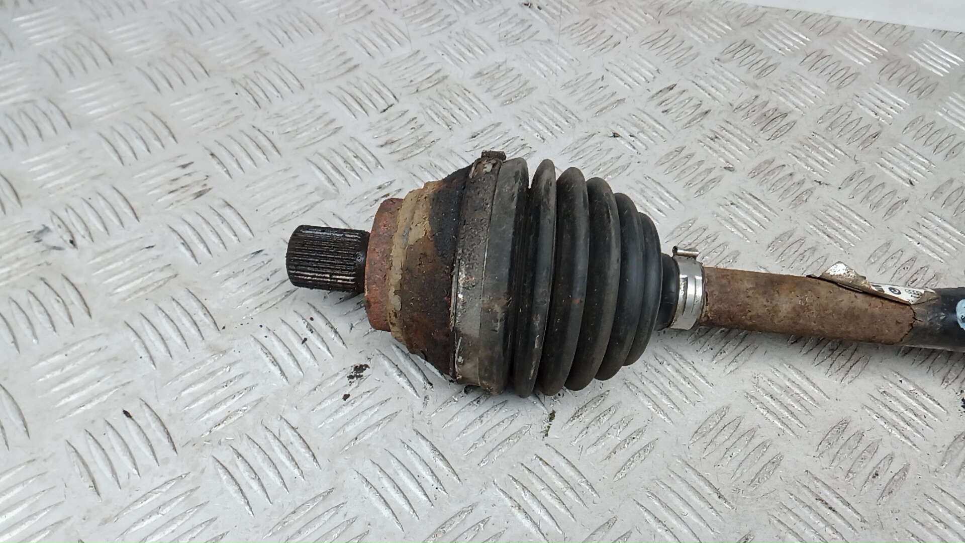 Полуось передняя левая