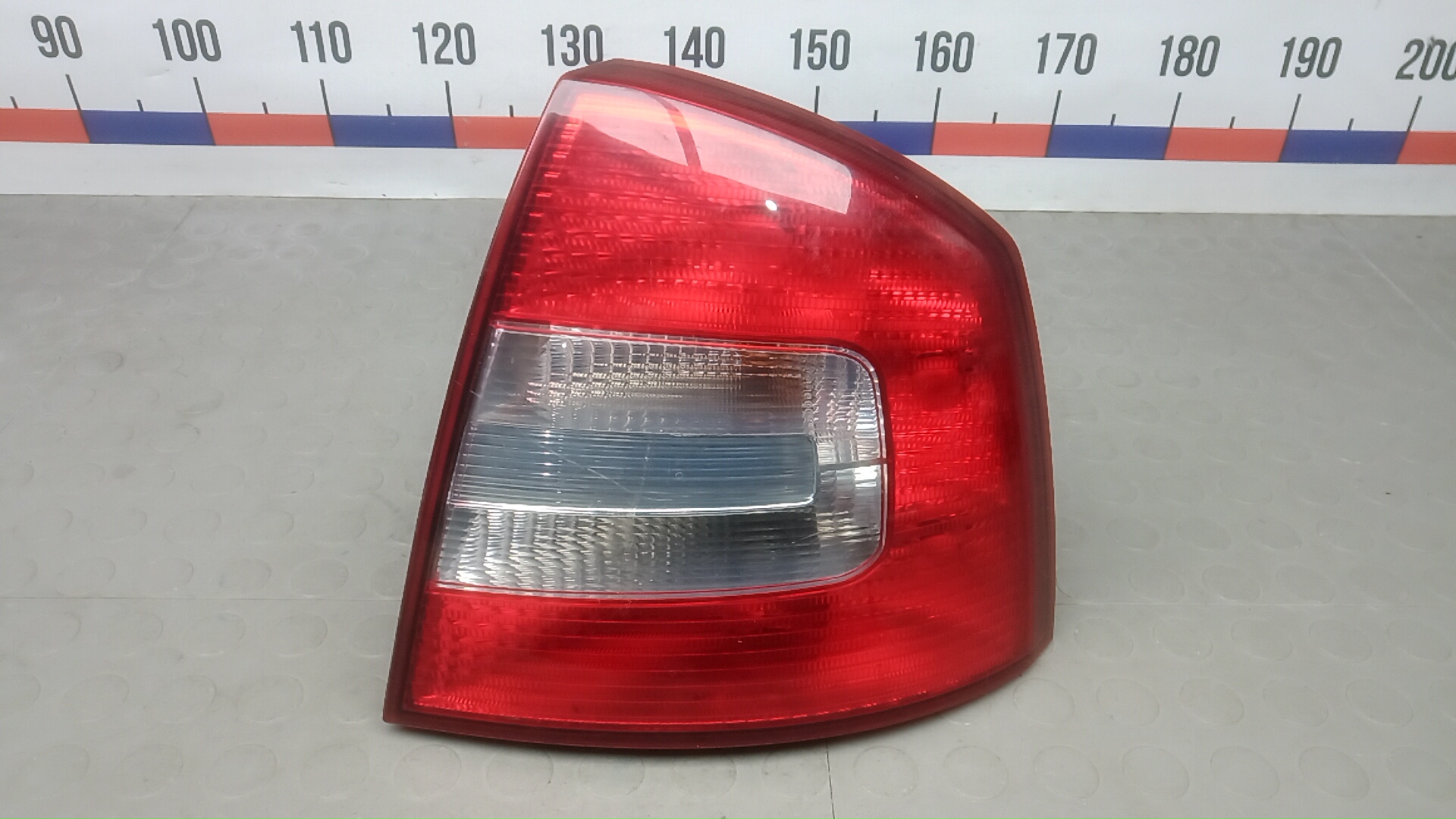 Фонарь задний правый