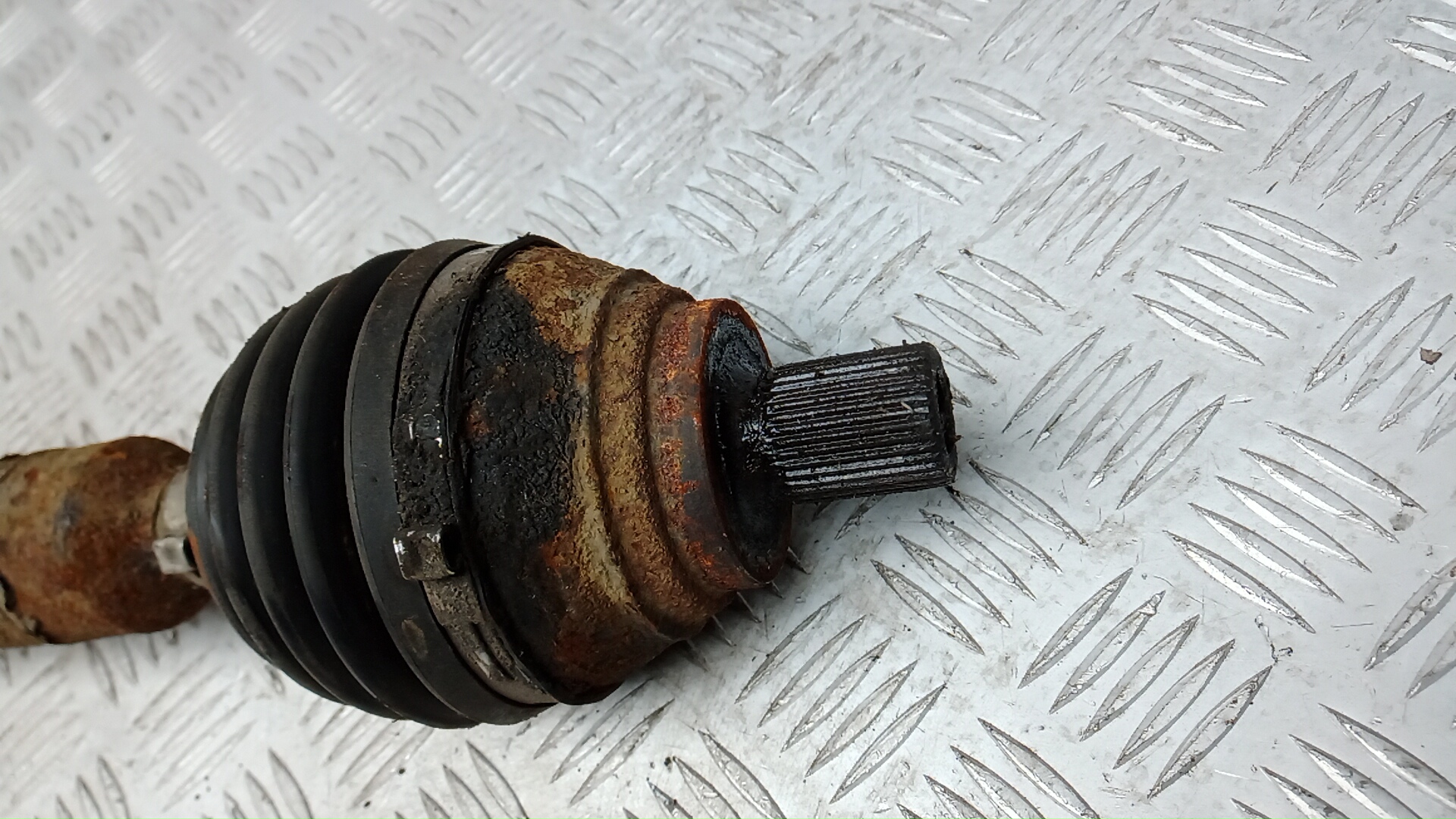 Полуось передняя правая