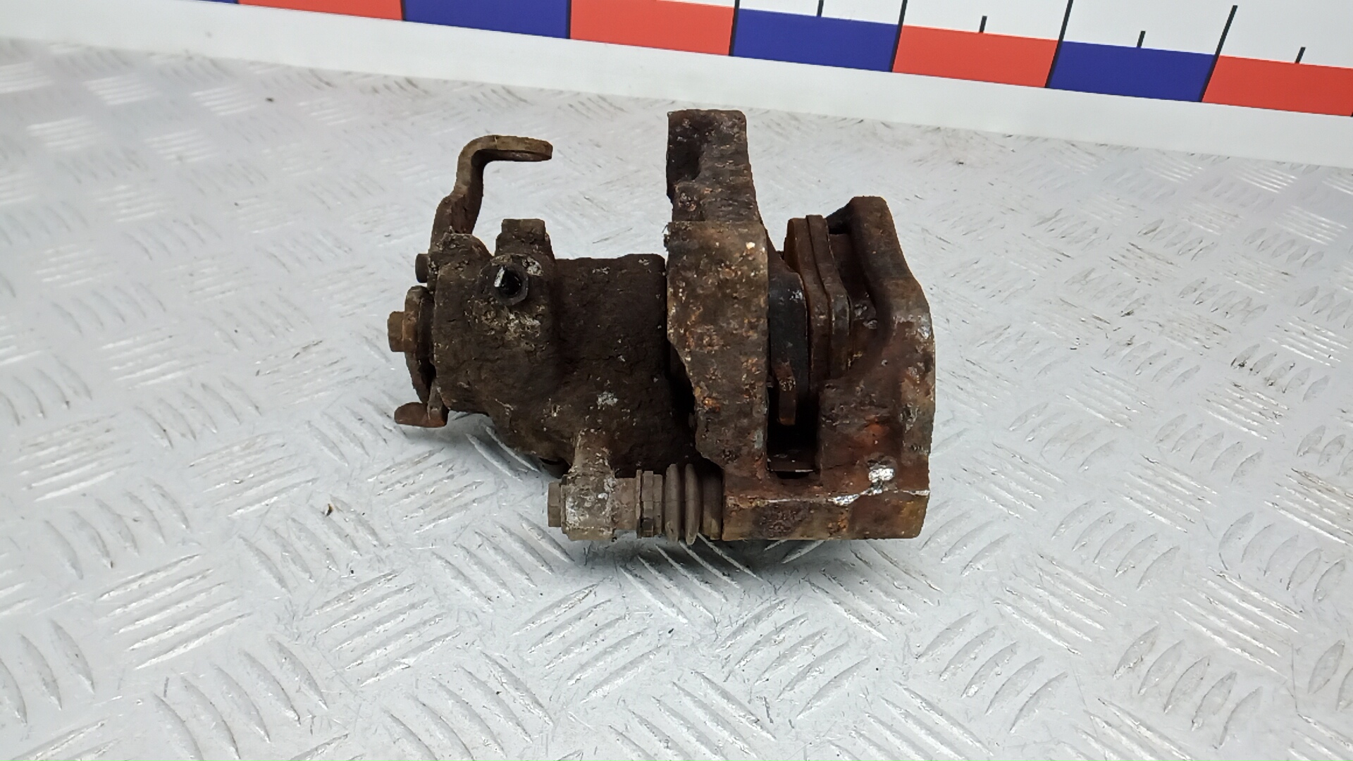 Суппорт задний правый