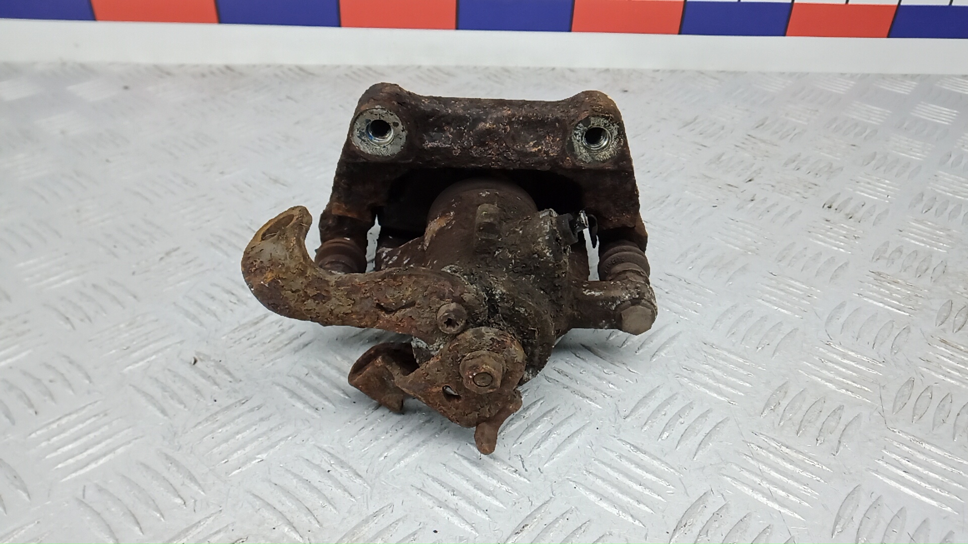 Суппорт задний правый