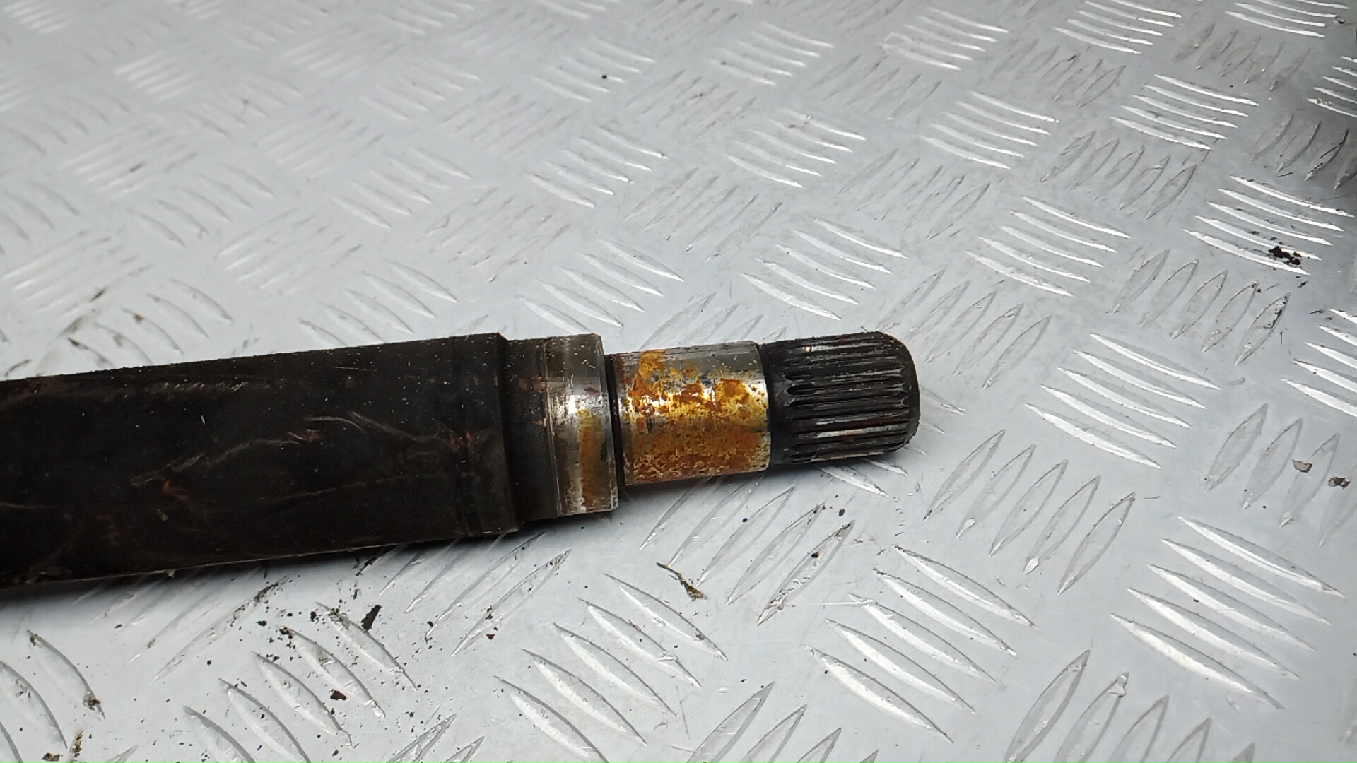 Полуось передняя правая