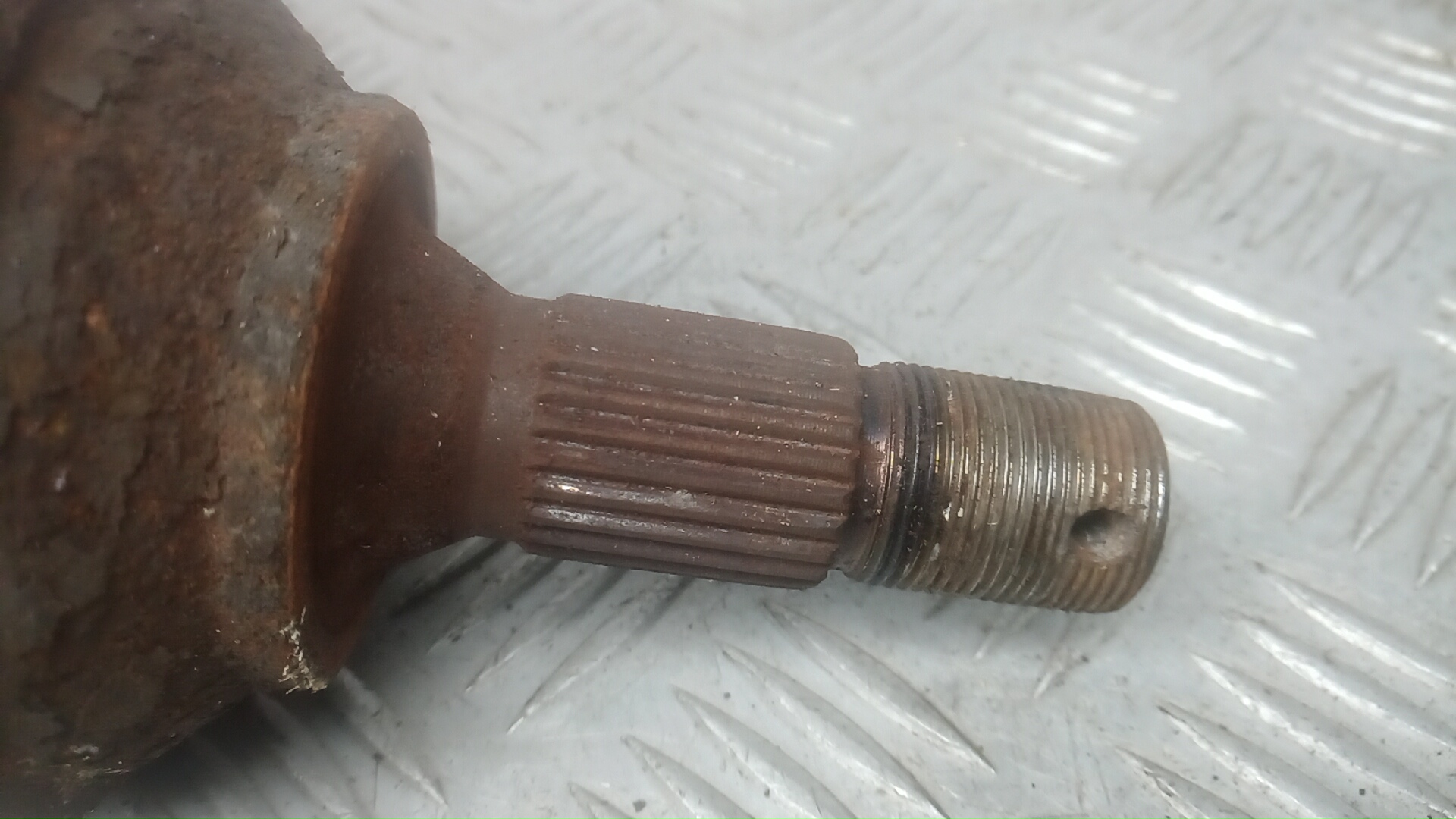 Полуось передняя правая