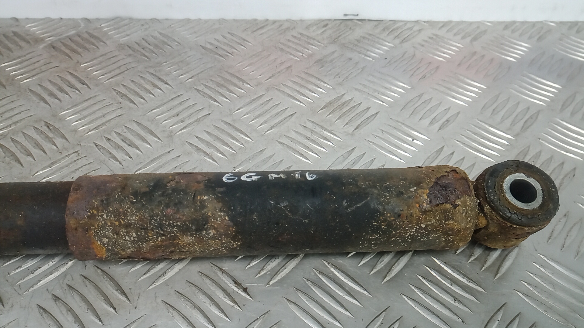 Амортизатор задний (стойка)
