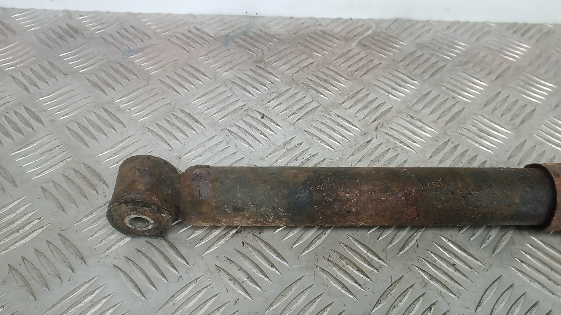 Амортизатор задний (стойка)