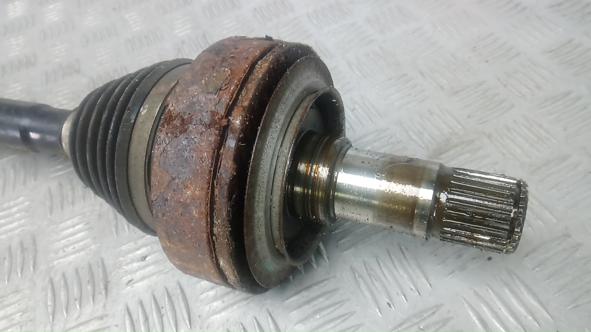 Полуось задняя левая