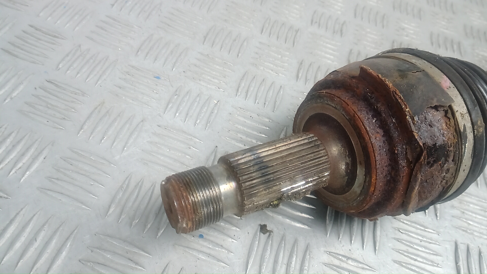 Полуось задняя левая