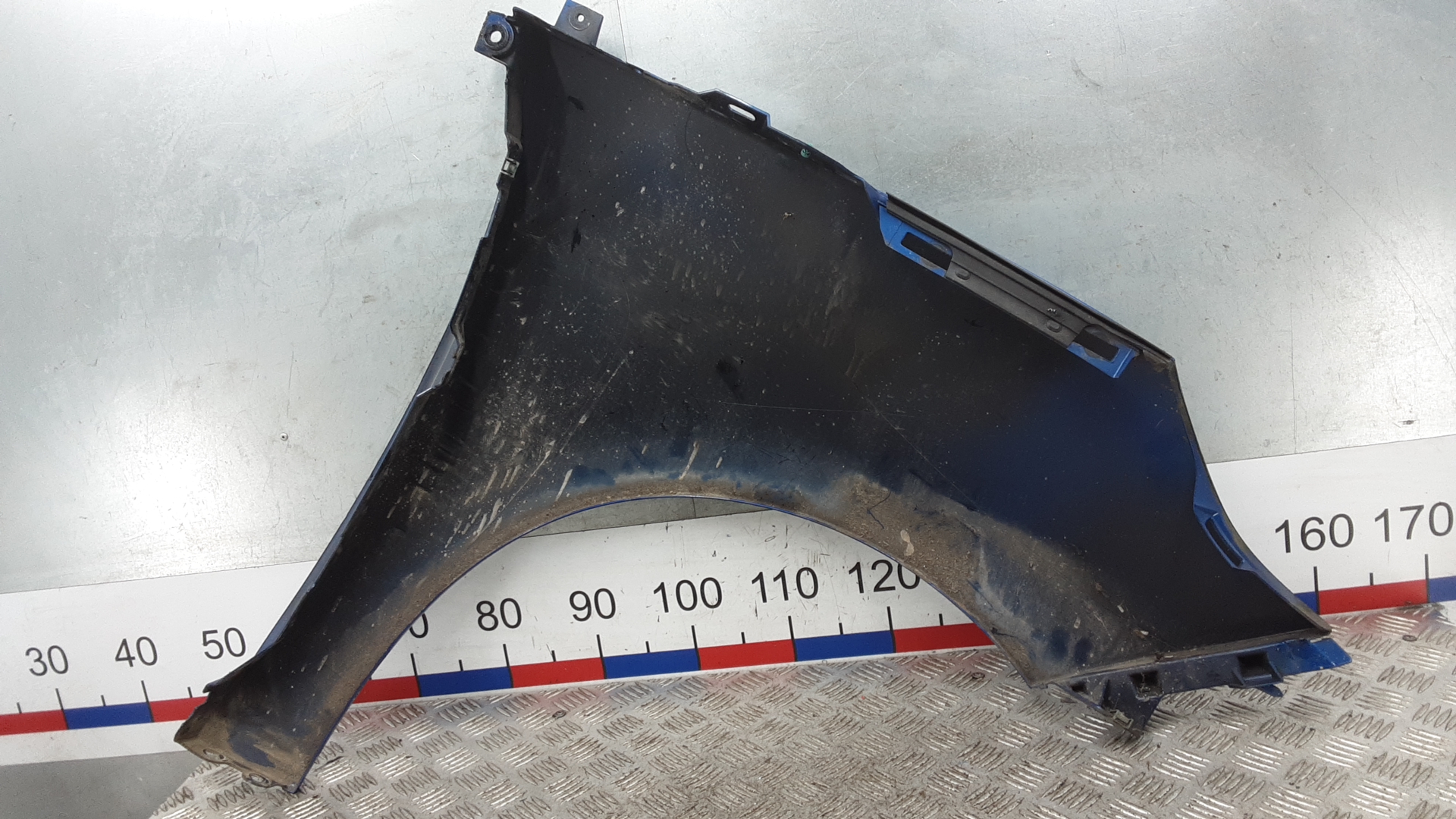 Крыло переднее левое