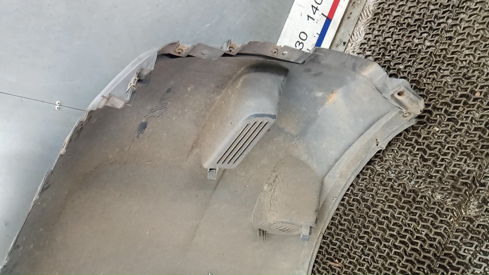 Накладка переднего бампера левая