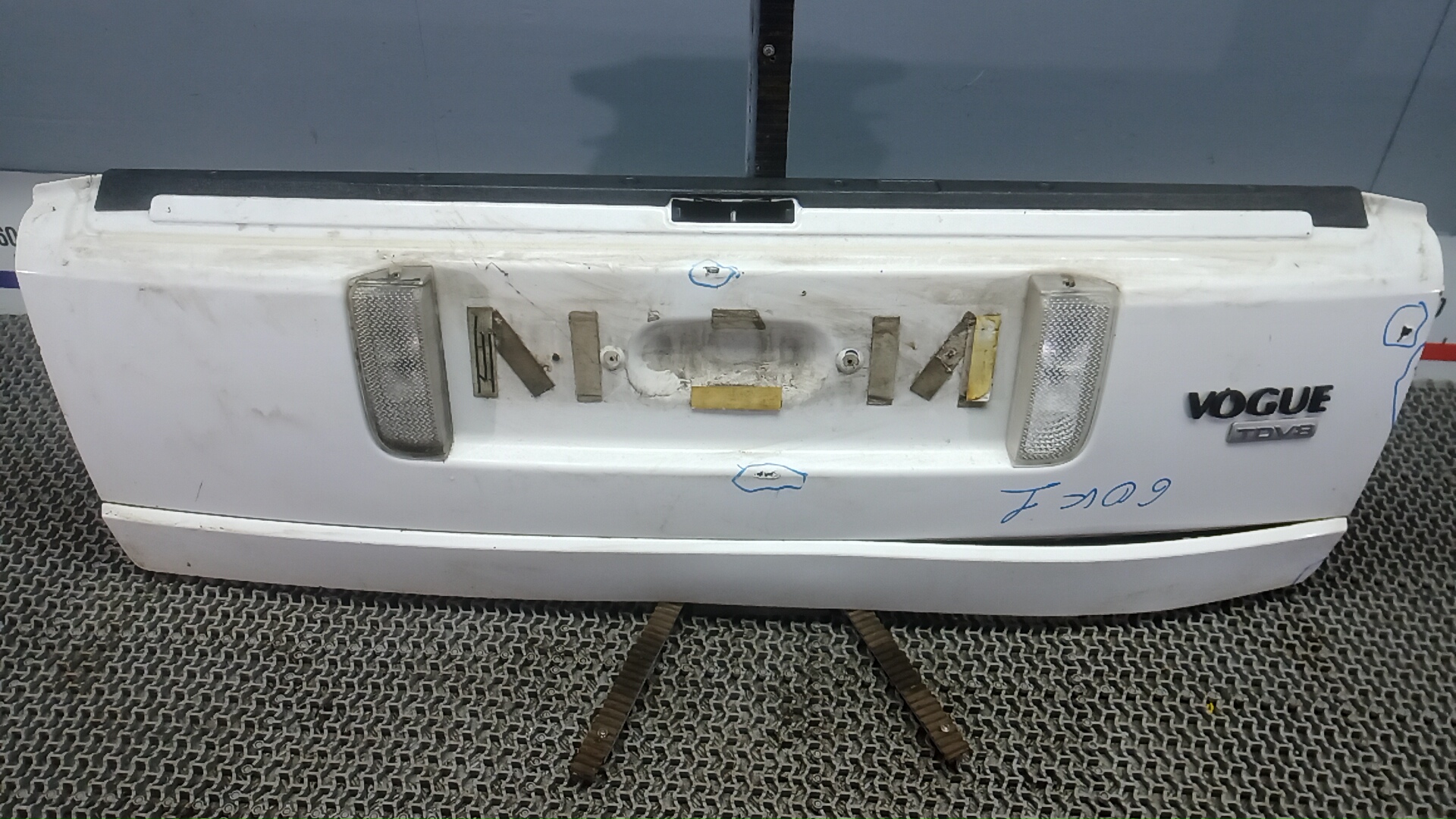 Дверь багажника нижняя (борт)