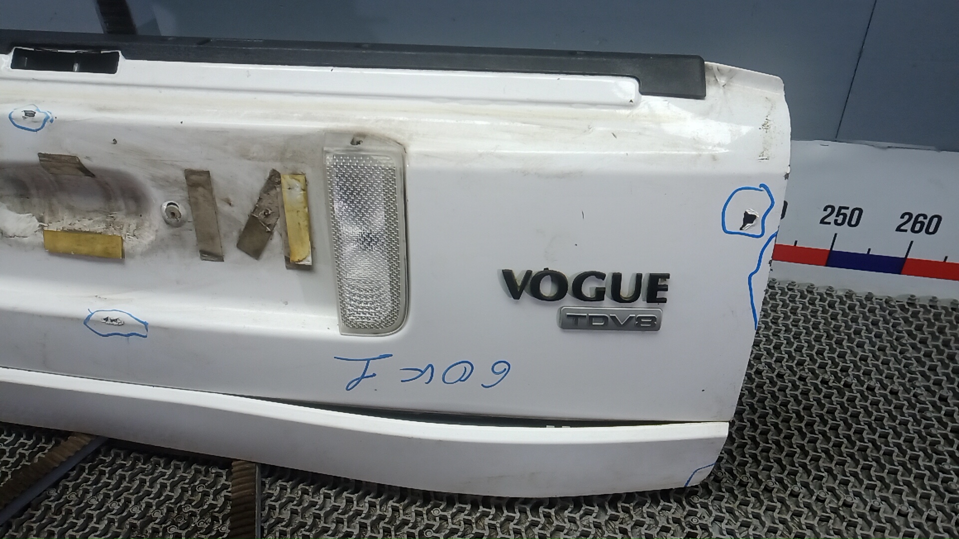 Дверь багажника нижняя (борт)