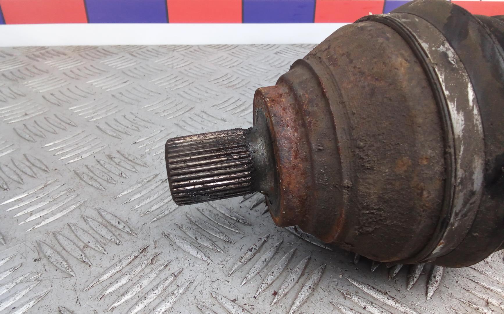 Полуось передняя левая