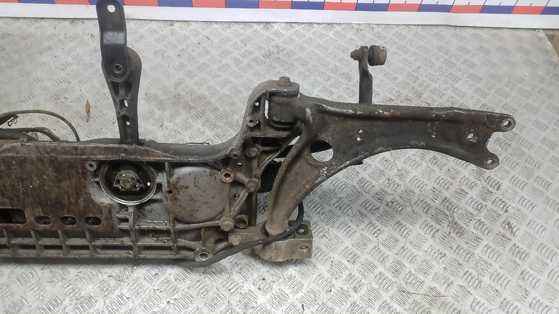 Балка передняя (крепление продольных тяг)