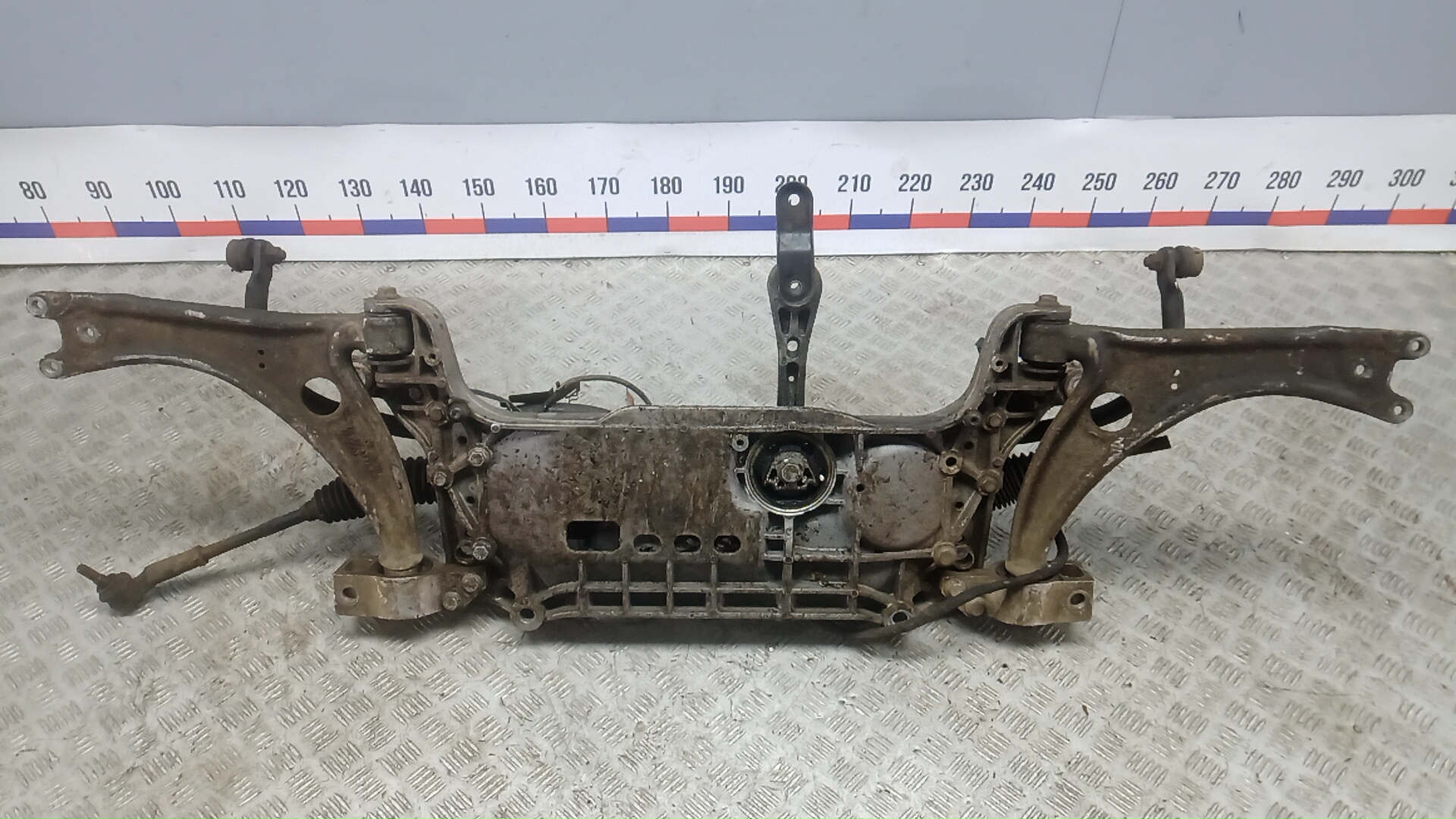 Балка передняя (крепление продольных тяг)