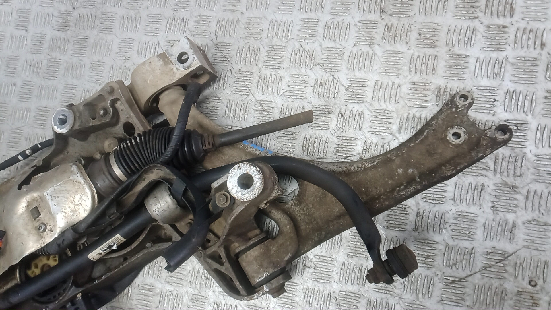 Балка передняя (крепление продольных тяг)