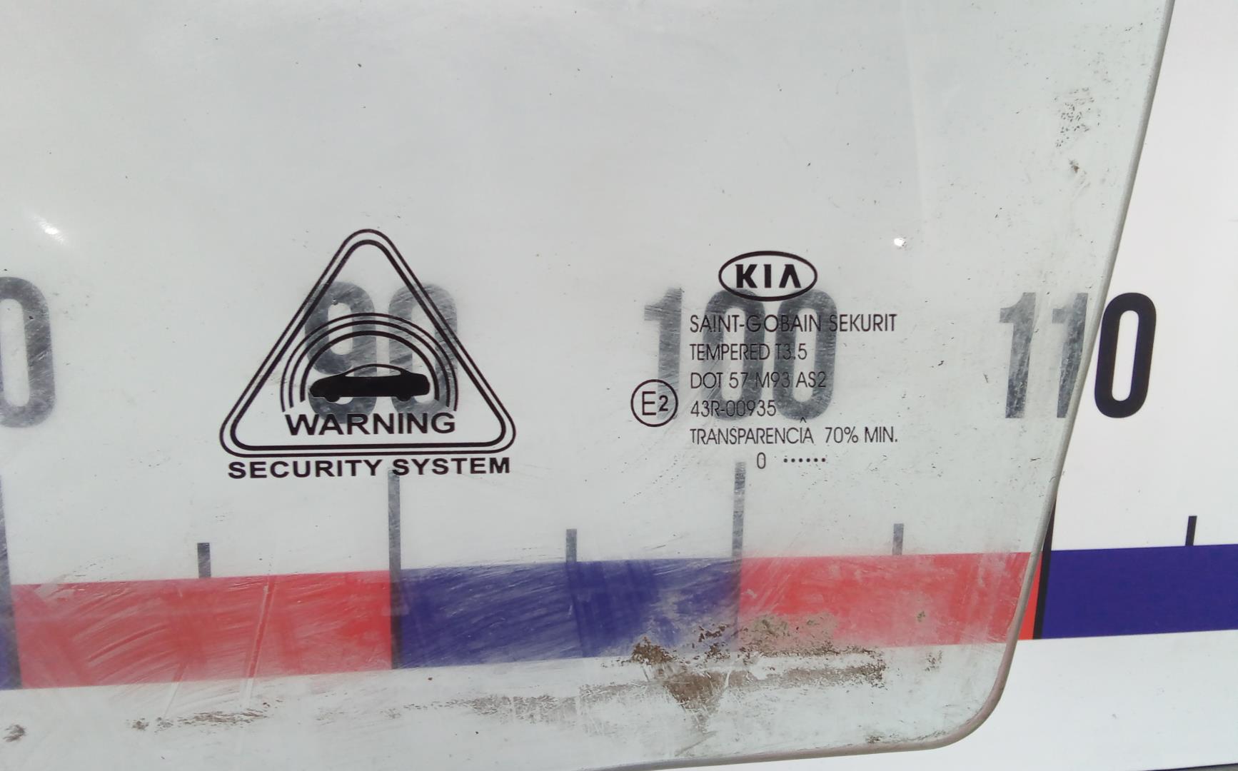 Стекло двери передней левой