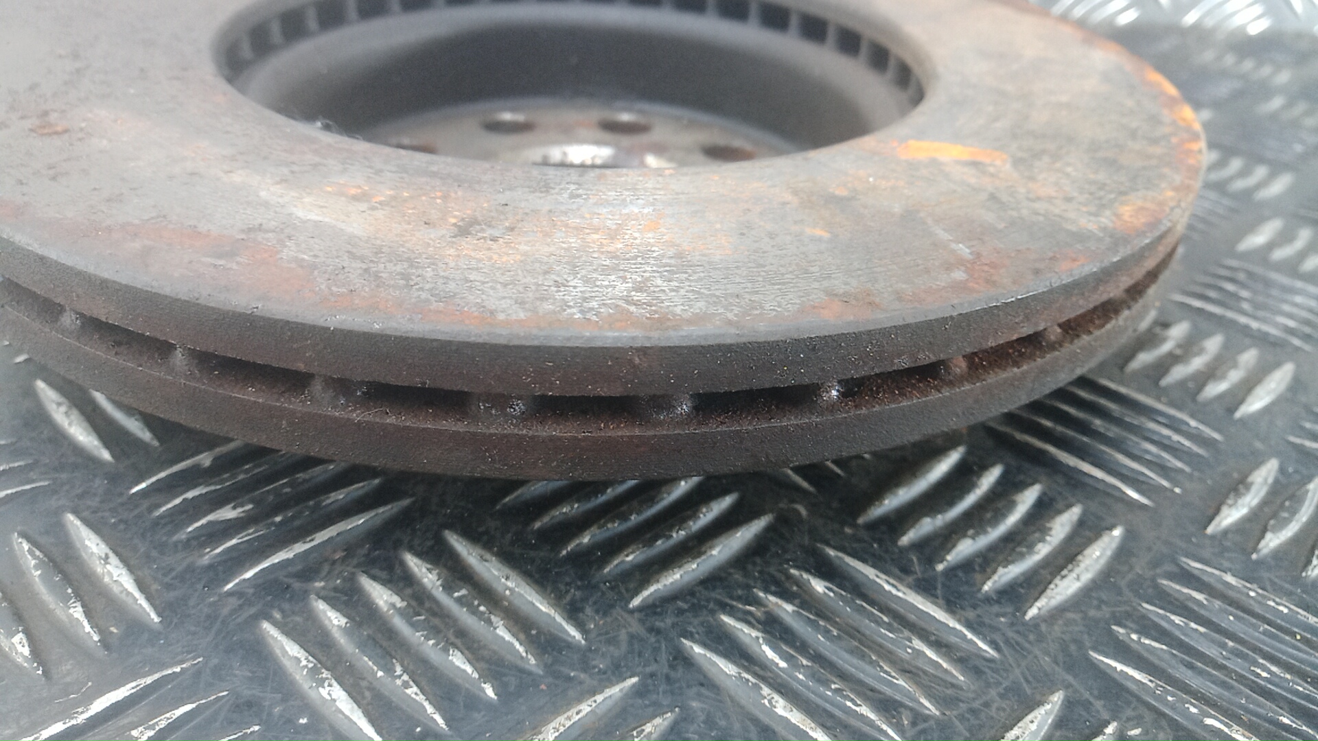 Диск тормозной передний вентилируемый