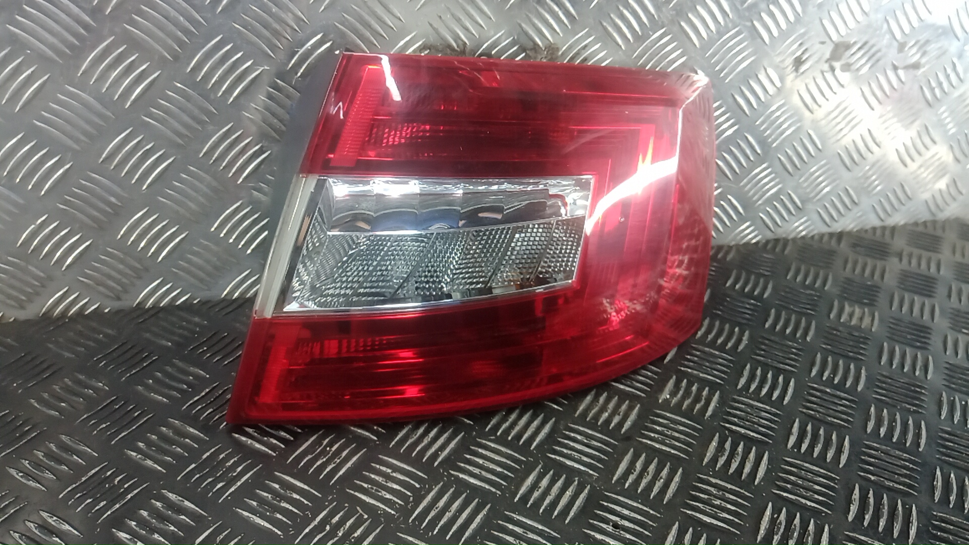 Фонарь задний правый