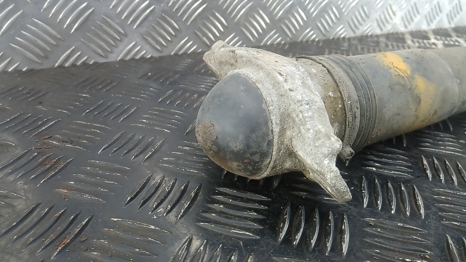 Амортизатор задний (стойка)