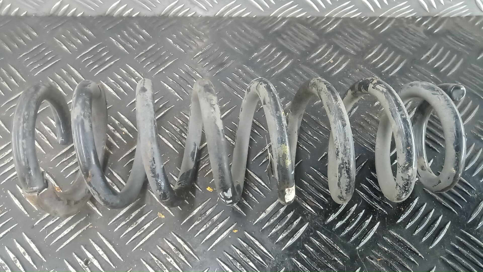 Пружина задняя