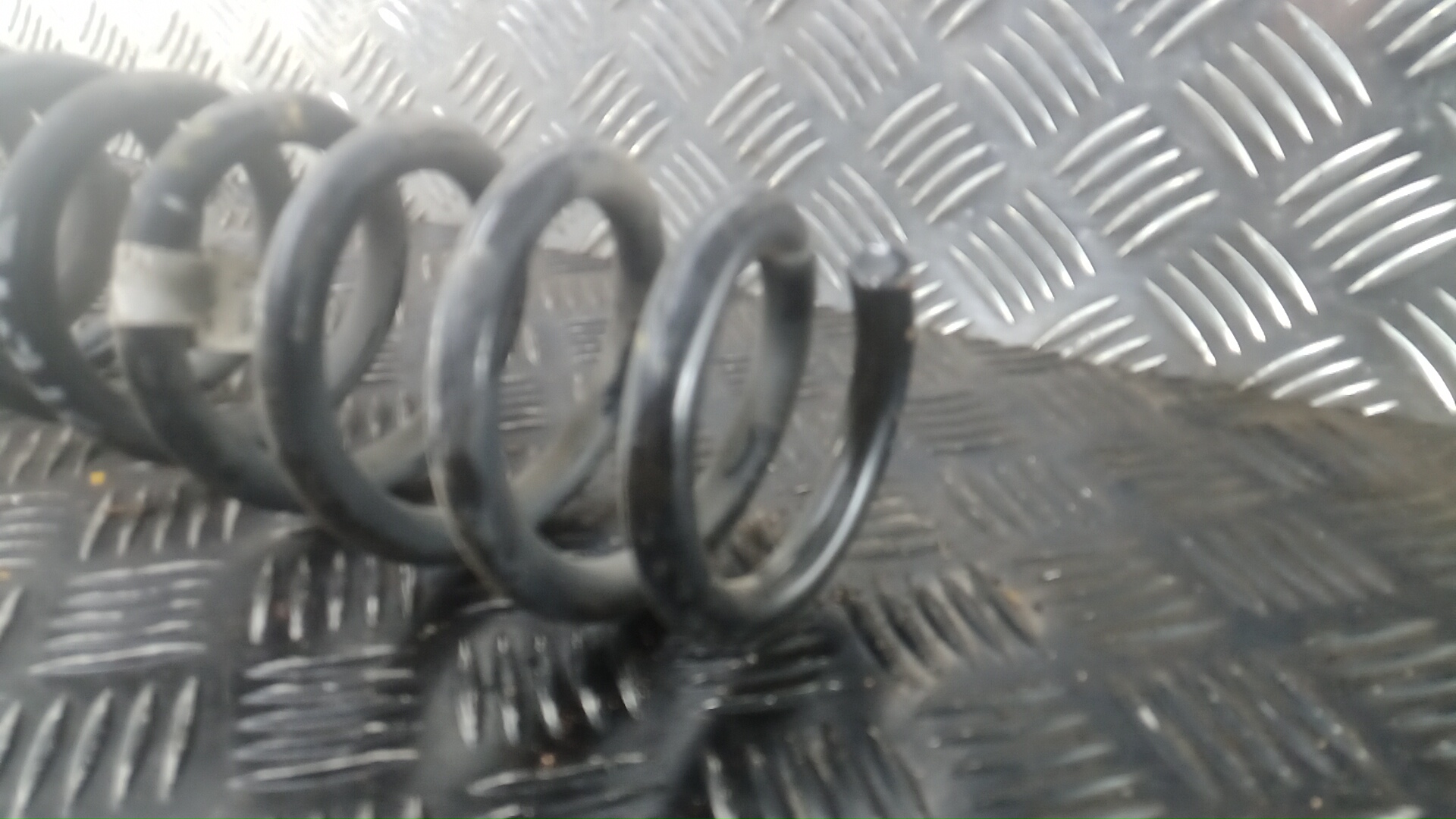 Пружина задняя