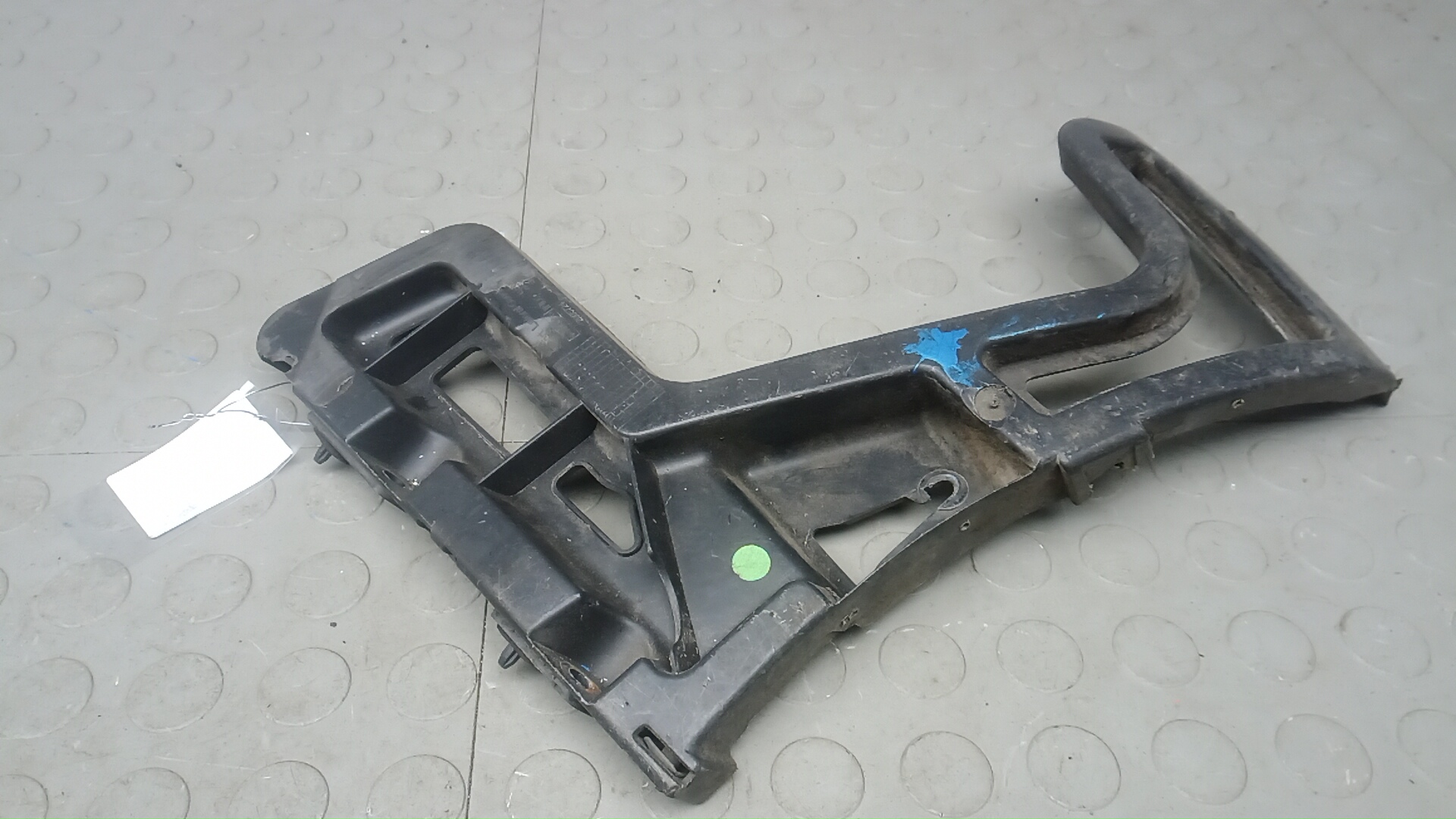 Кронштейн заднего бампера