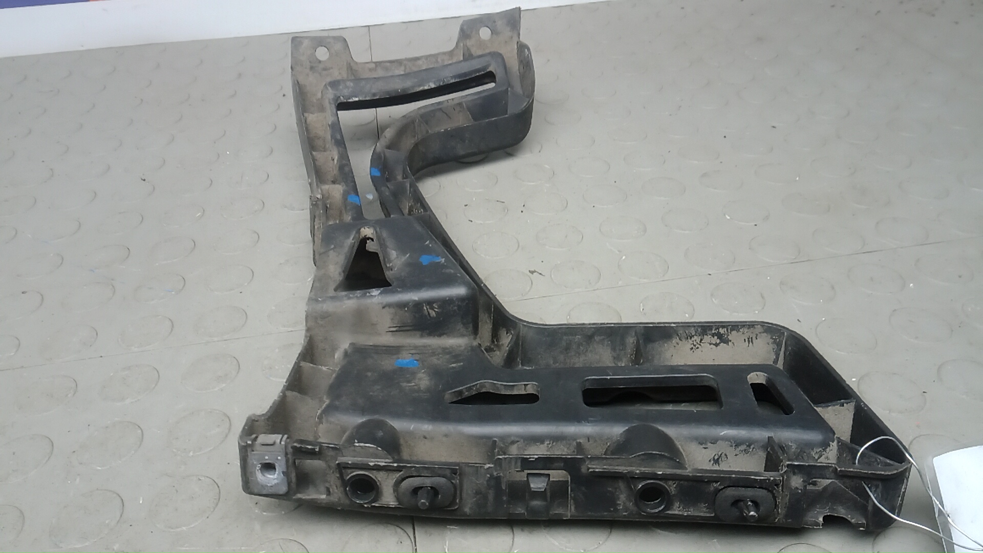 Кронштейн заднего бампера