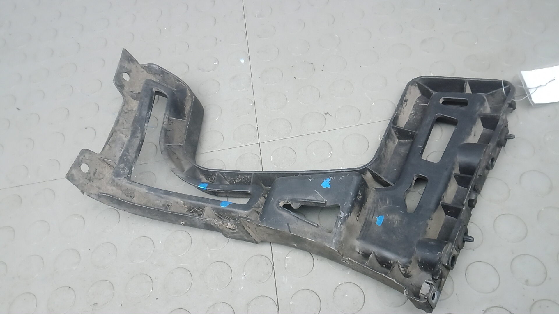 Кронштейн заднего бампера