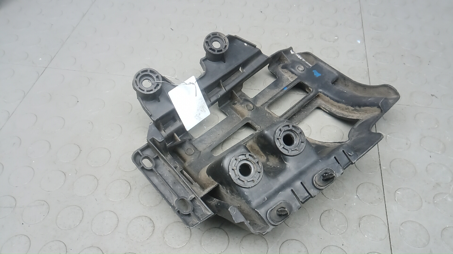 Кронштейн заднего бампера