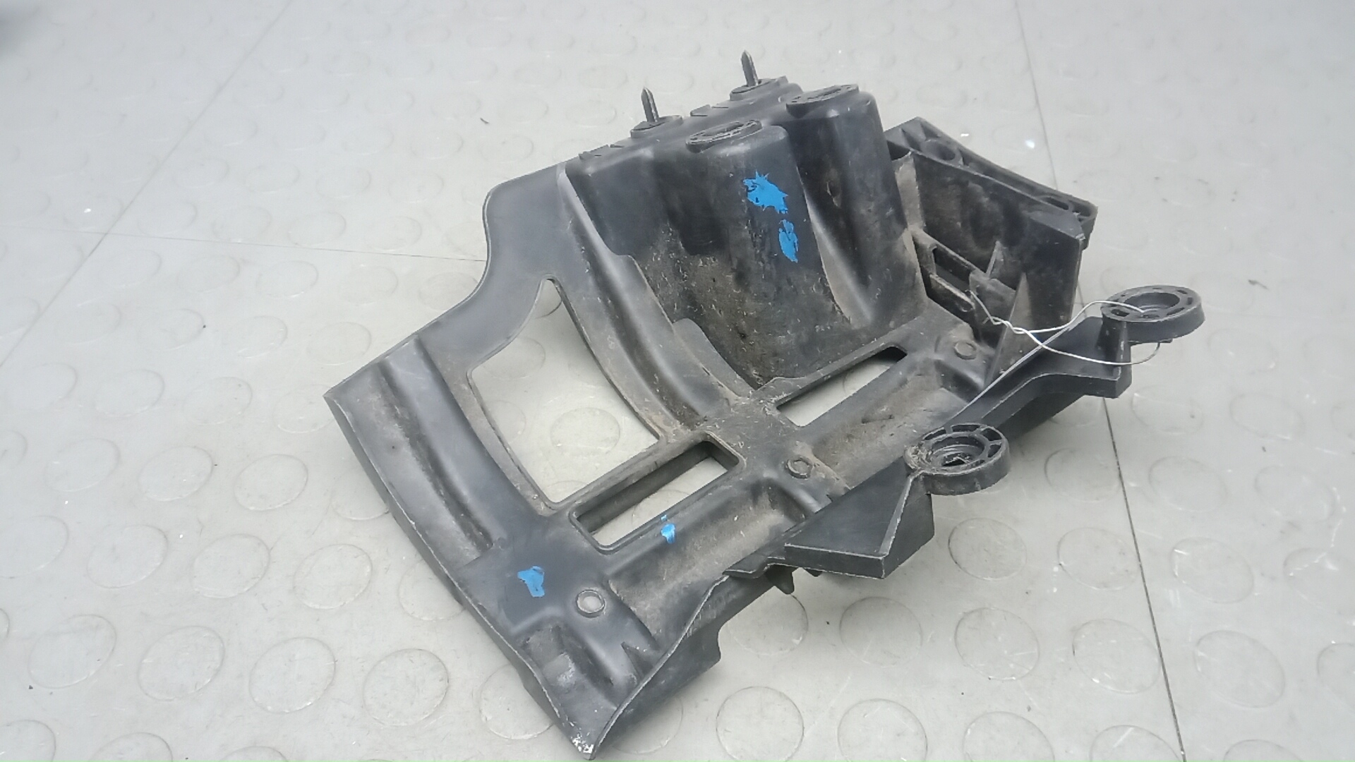 Кронштейн заднего бампера