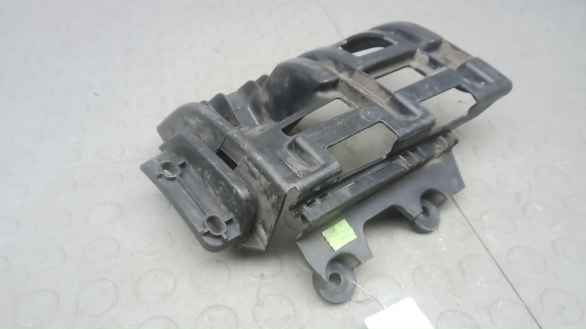 Кронштейн заднего бампера