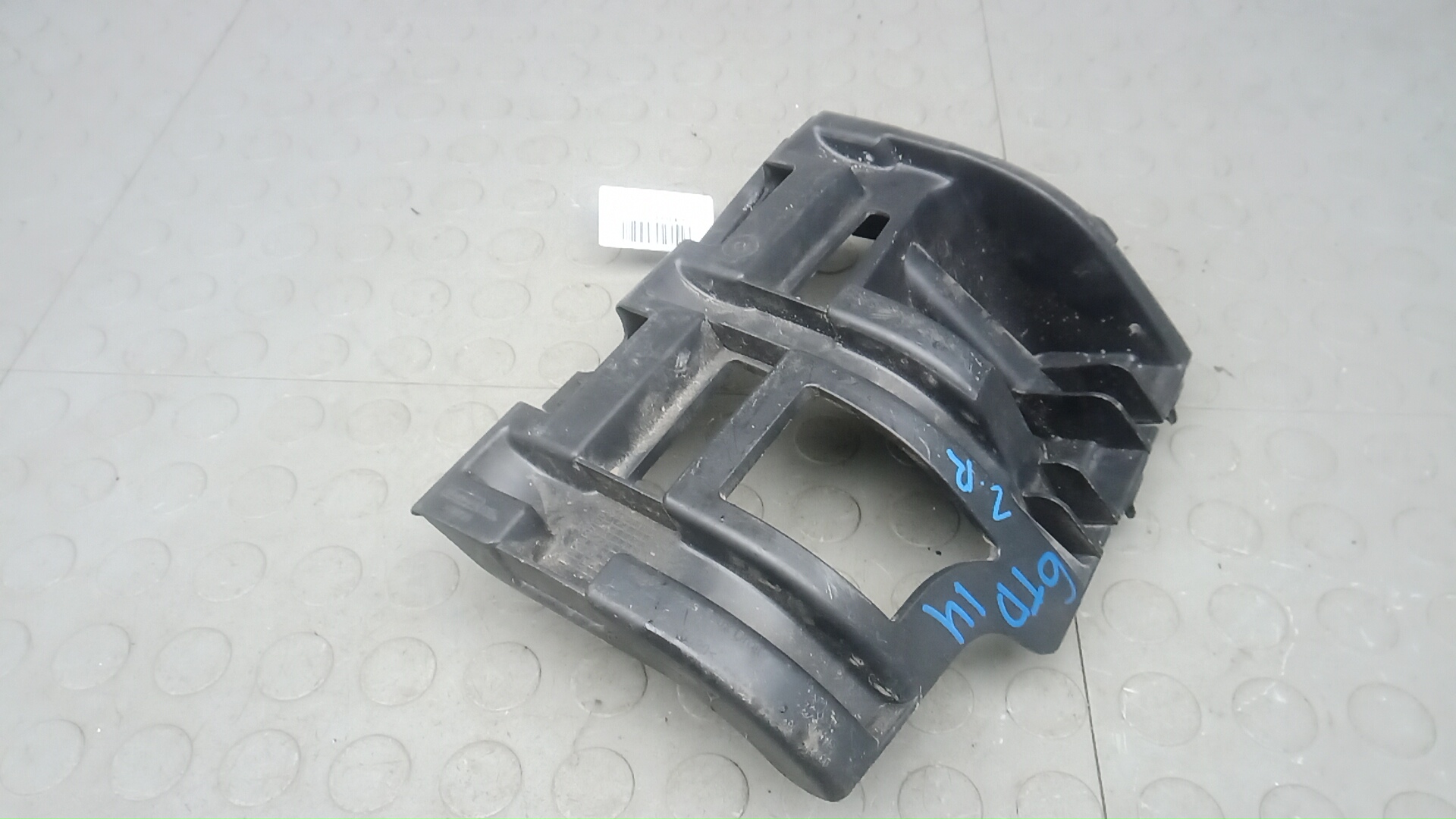 Кронштейн заднего бампера