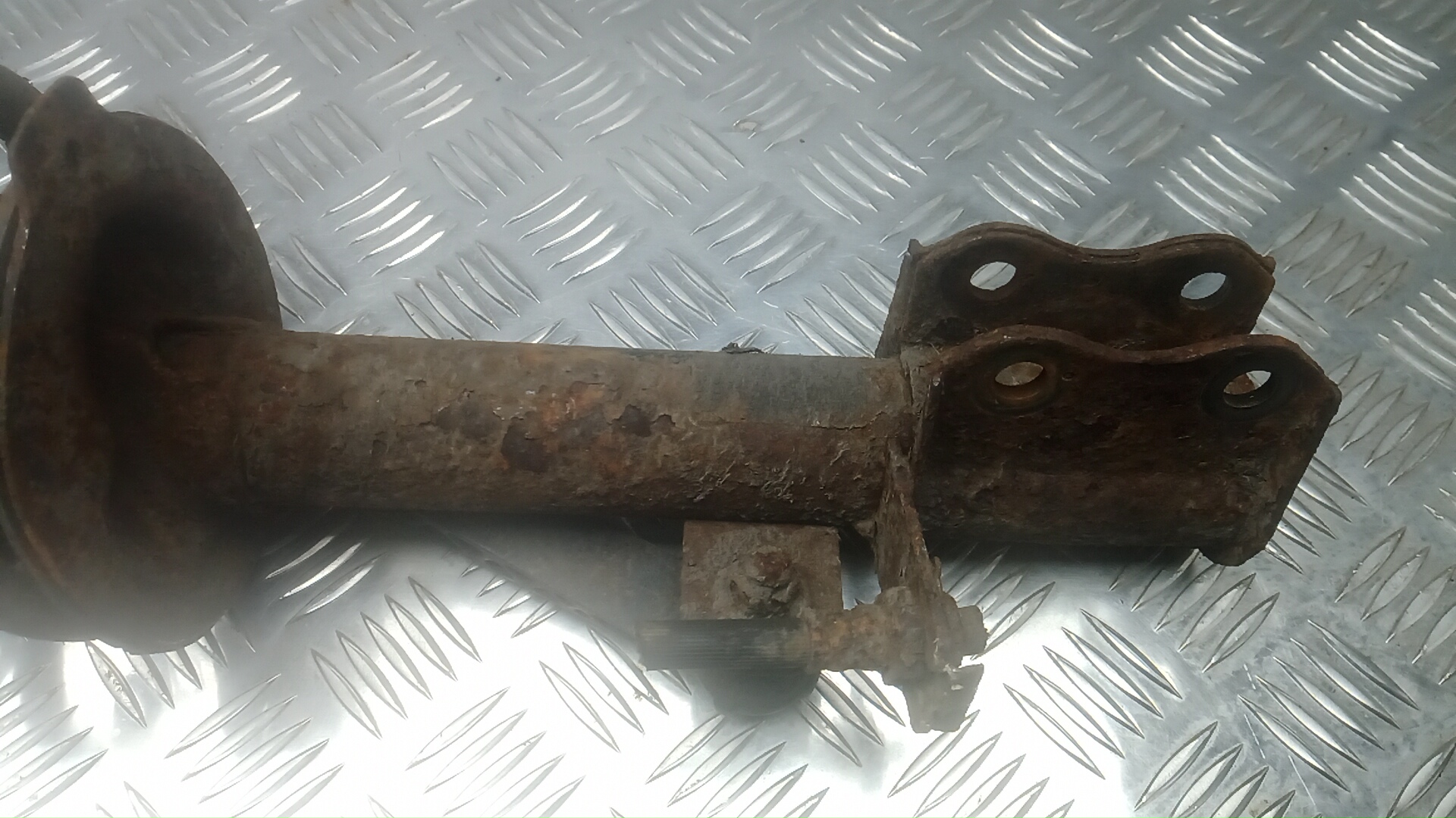 Амортизатор задний правый