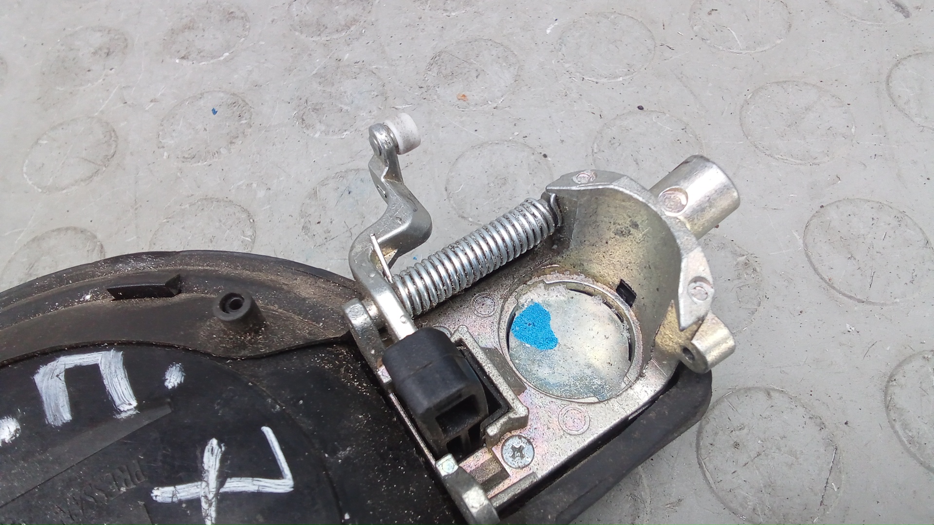 Ручка двери передней наружная правая