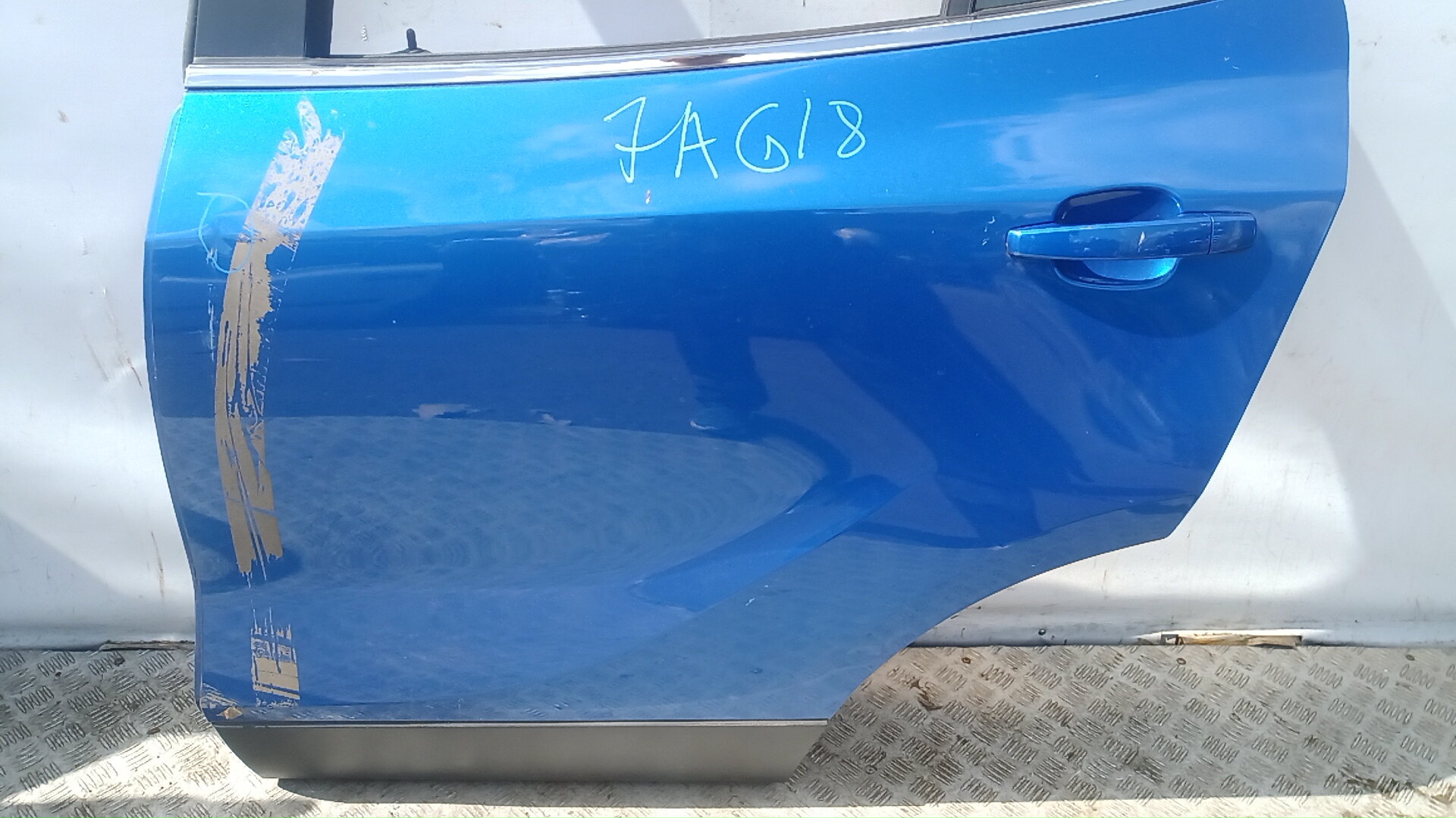 Дверь задняя левая