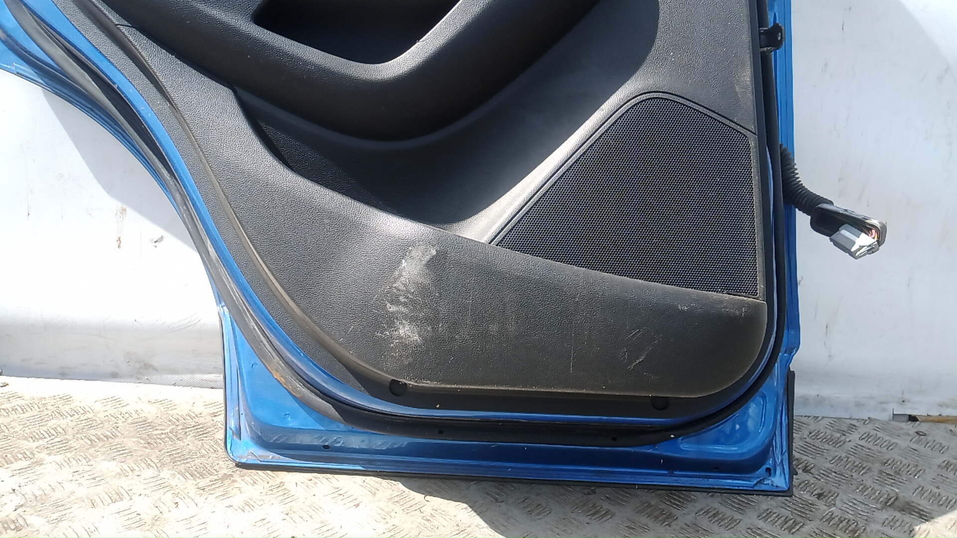 Дверь задняя левая