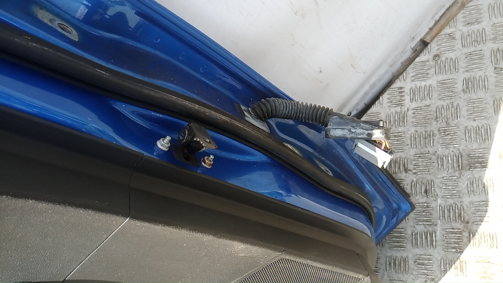 Дверь задняя левая