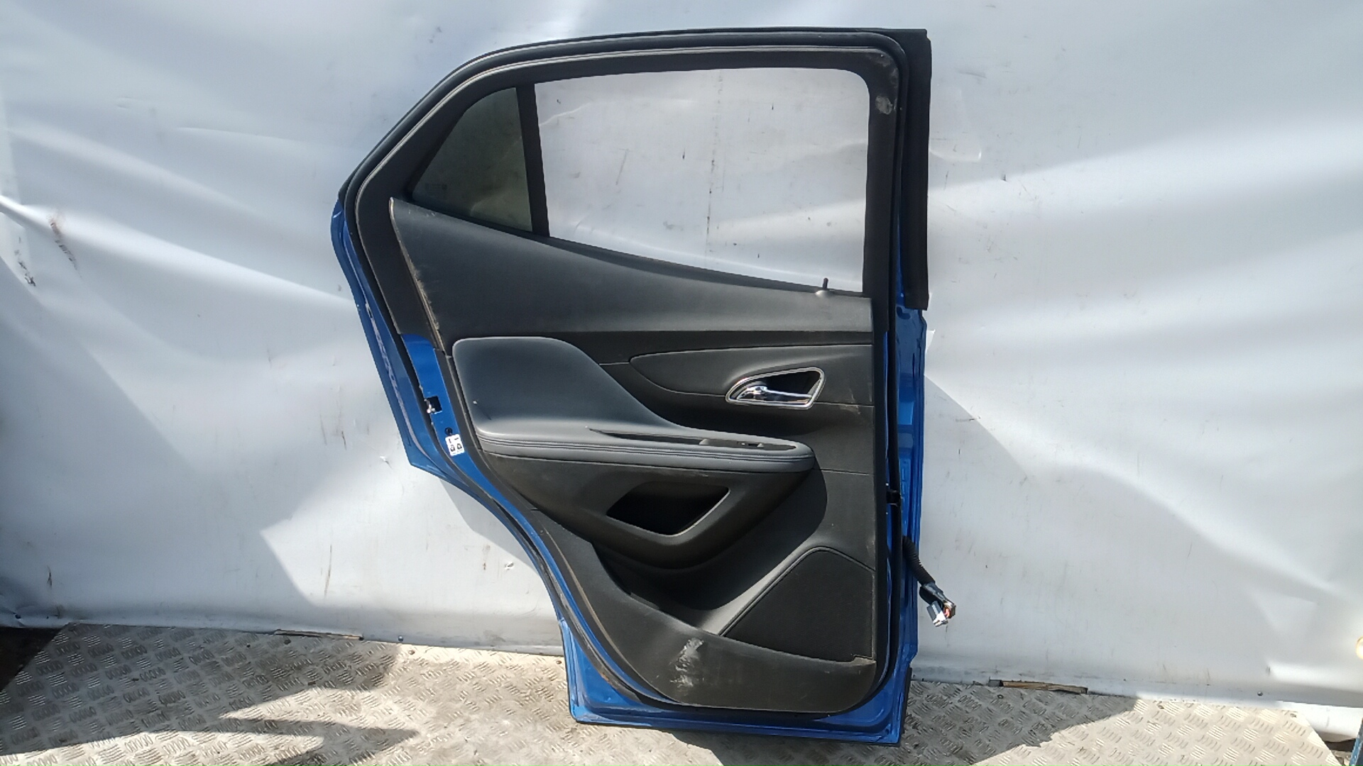 Дверь задняя левая